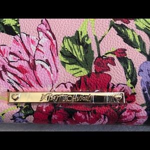 Betsey Johnson Bags - Large Betsy Johnson wristlet Betsey Johnson Bags - Large Betsy Johnson wristlet